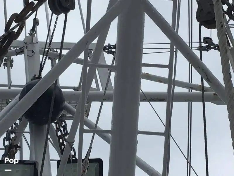 Nava de pescuit tip trauler de vânzare
