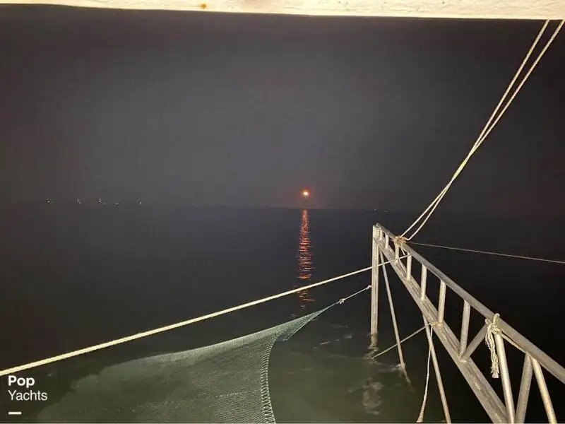 Nava de pescuit tip trauler de vânzare