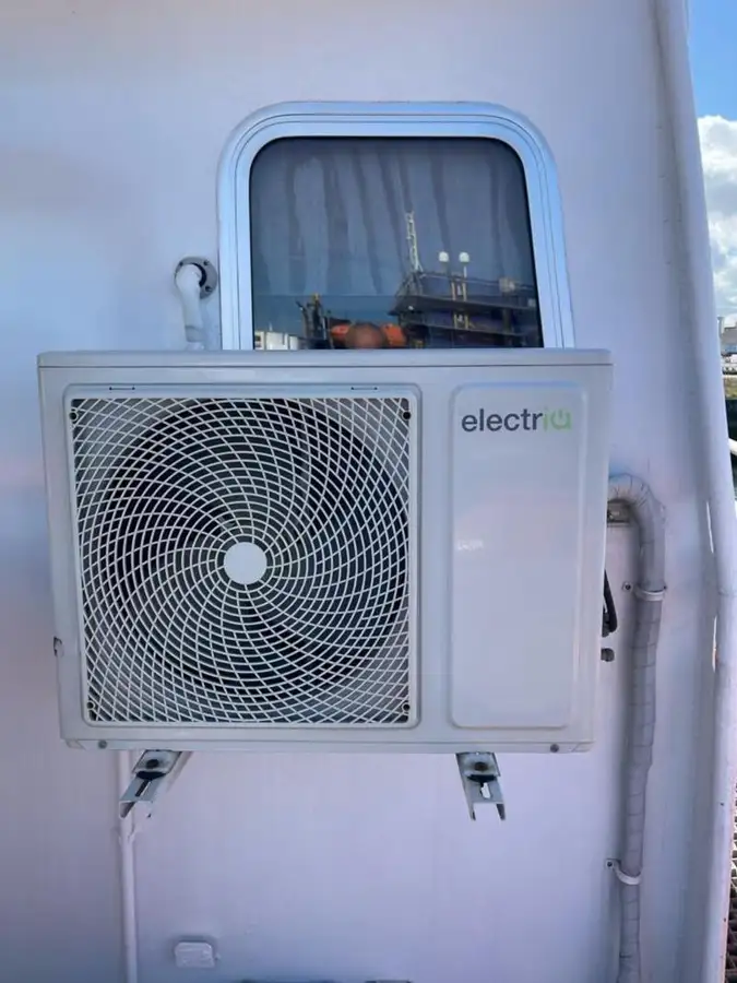 Navă de servicii pentru parcuri eoliene de vânzare