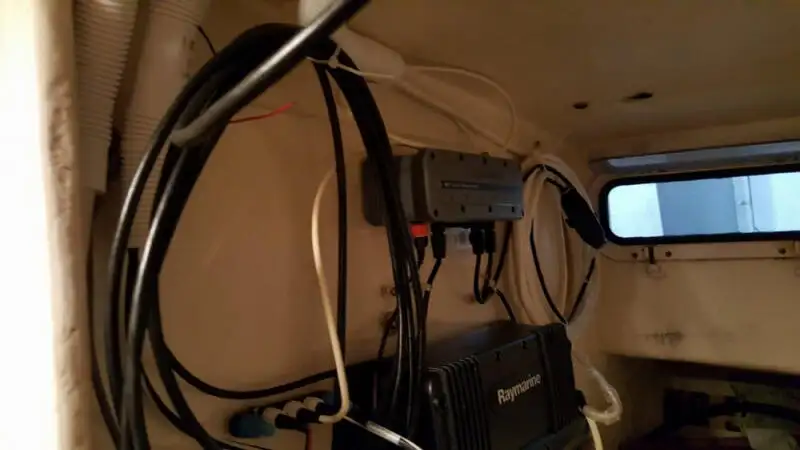 Nava de pescuit tip trauler de vânzare