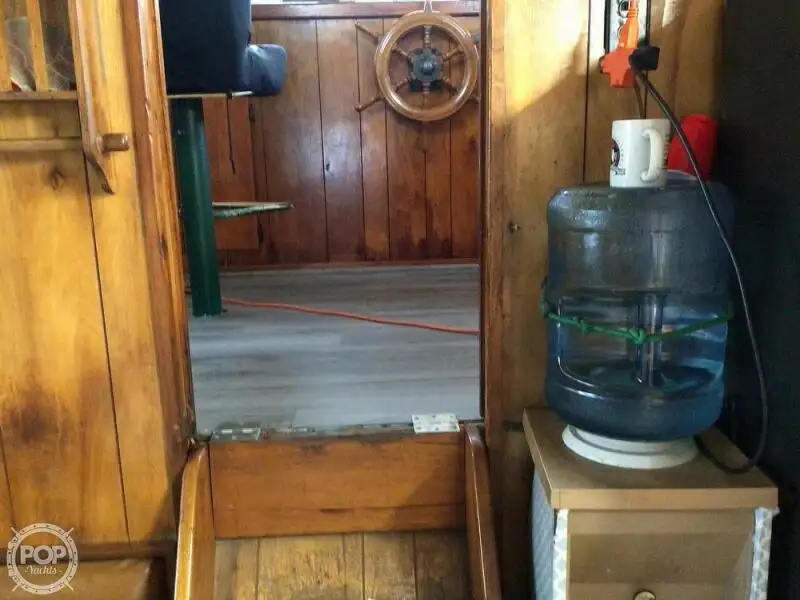 Nava de pescuit tip trauler de vânzare