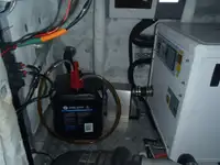 Ambarcațiune de debarcare, cu rezervoare de vânzare