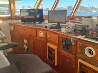 Nava de pescuit tip trauler de vânzare