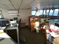 Nava de pescuit tip trauler de vânzare