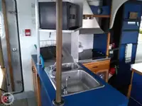 Șalupă de vânzare