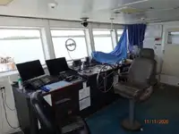 Ambarcațiune de debarcare, cu rezervoare de vânzare