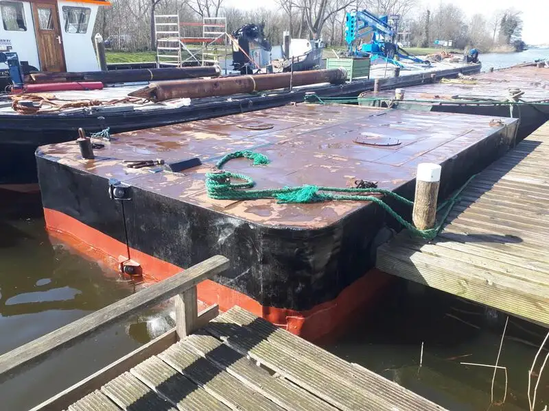 Ponton de vânzare