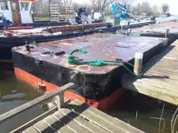 Ponton de vânzare