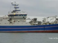 Nava de pescuit tip trauler de vânzare