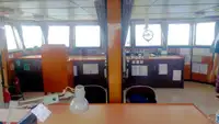 Ambarcațiune de debarcare, cu rezervoare de vânzare