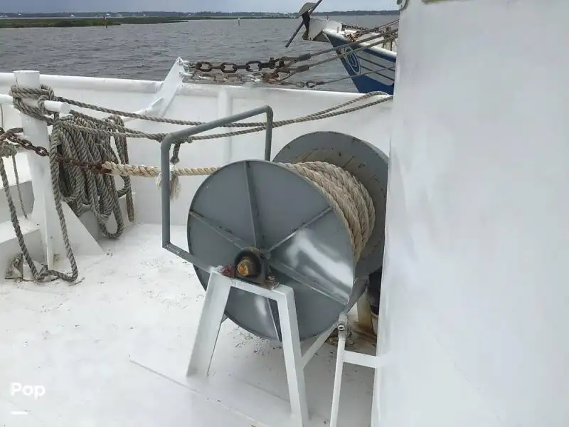 Nava de pescuit tip trauler de vânzare