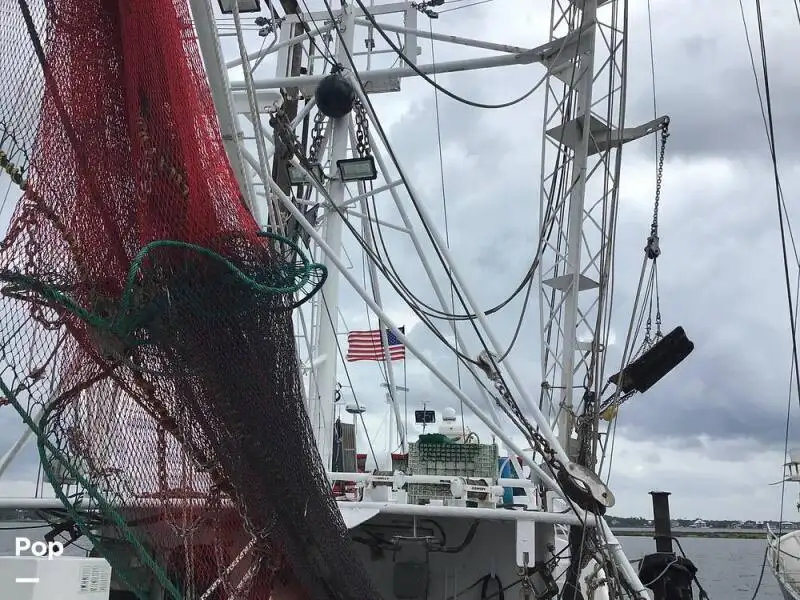 Nava de pescuit tip trauler de vânzare