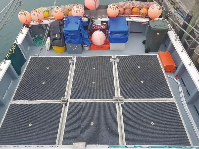 Nava de pescuit cu linii lungi de vânzare