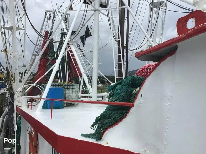 Nava de pescuit tip trauler de vânzare
