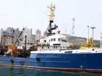 Nava de pescuit tip trauler de vânzare