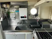 Nava de pescuit tip trauler de vânzare