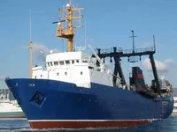 Nava de pescuit tip trauler de vânzare