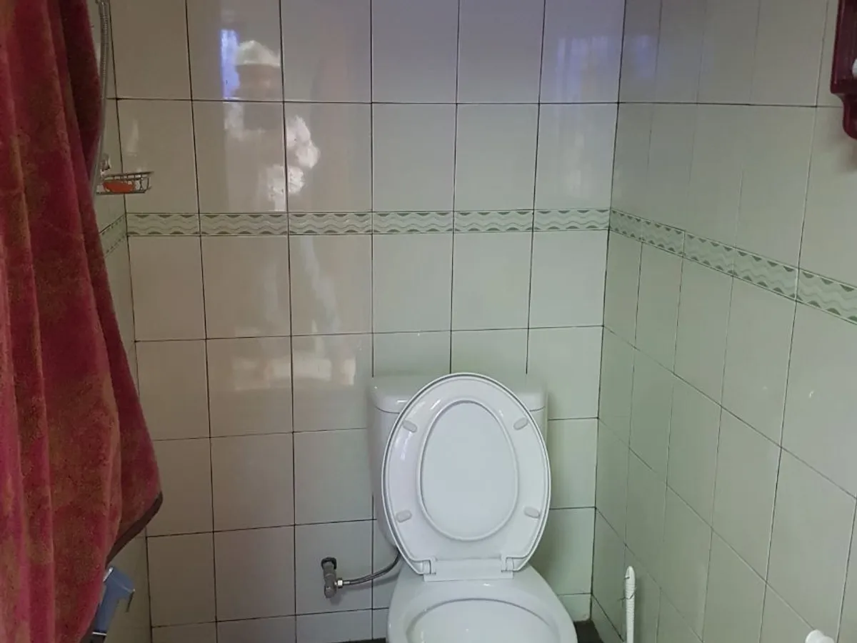 Ambarcațiune de debarcare, cu rezervoare de vânzare