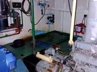 Ambarcațiune de debarcare, cu rezervoare de vânzare