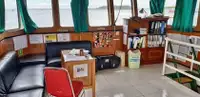 Ambarcațiune de debarcare, cu rezervoare de vânzare