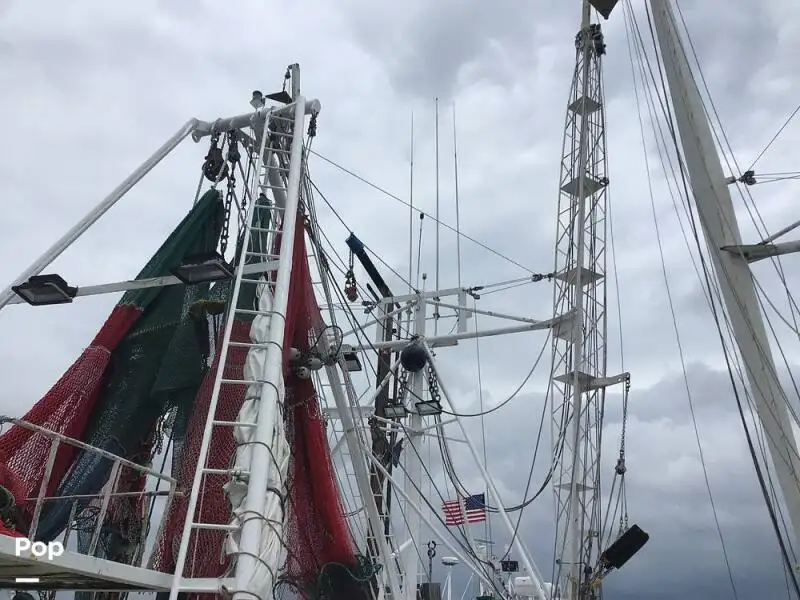 Nava de pescuit tip trauler de vânzare