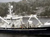 Nava de pescuit tip trauler de vânzare