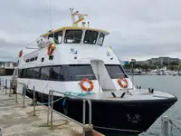 Nava de pasageri de vânzare