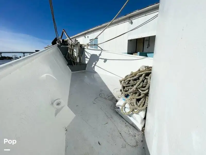 Nava de pescuit tip trauler de vânzare