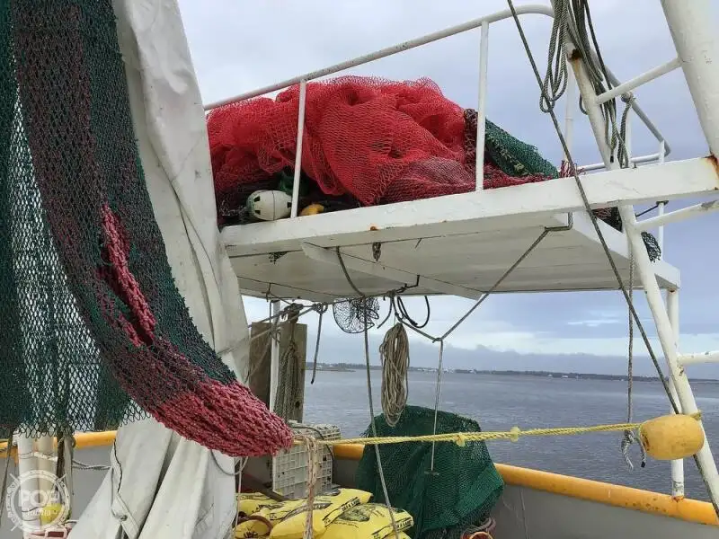 Nava de pescuit tip trauler de vânzare