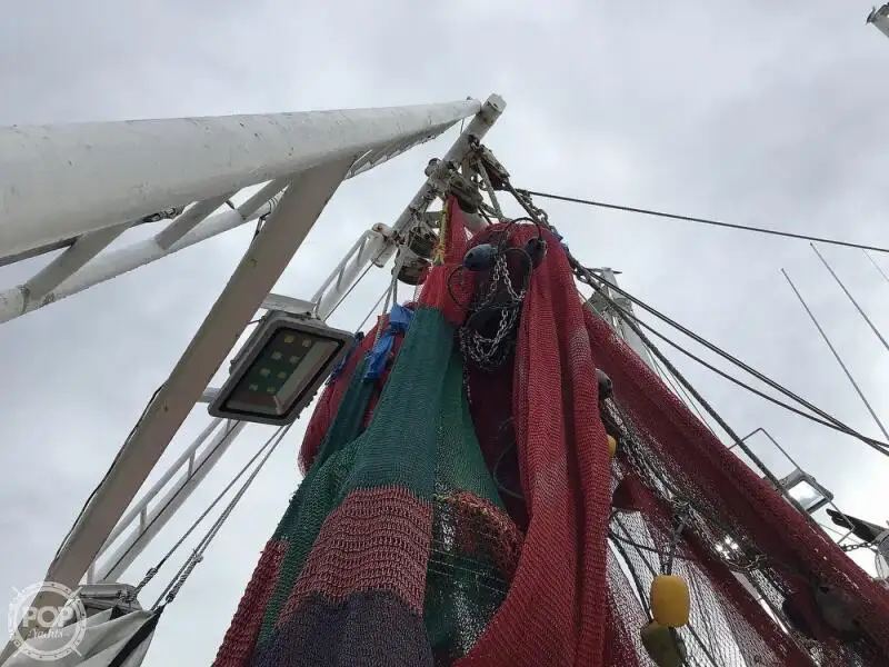 Nava de pescuit tip trauler de vânzare