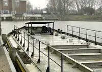 Ponton de vânzare