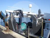 Nava de pescuit tip trauler de vânzare
