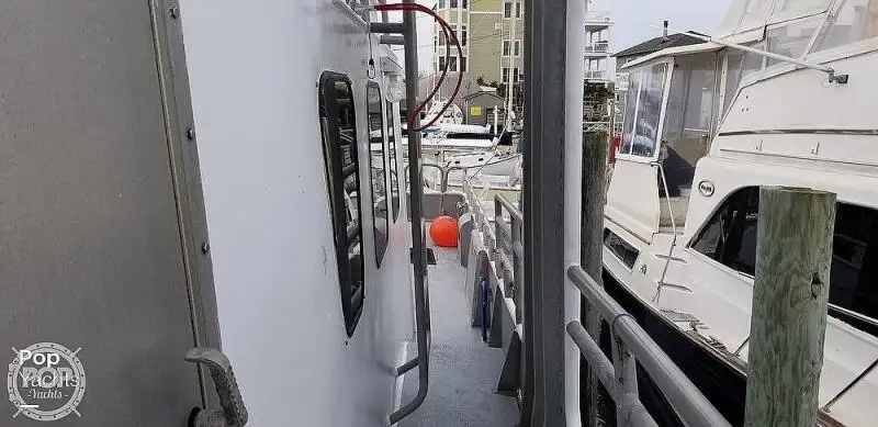 Nava de pescuit tip trauler de vânzare