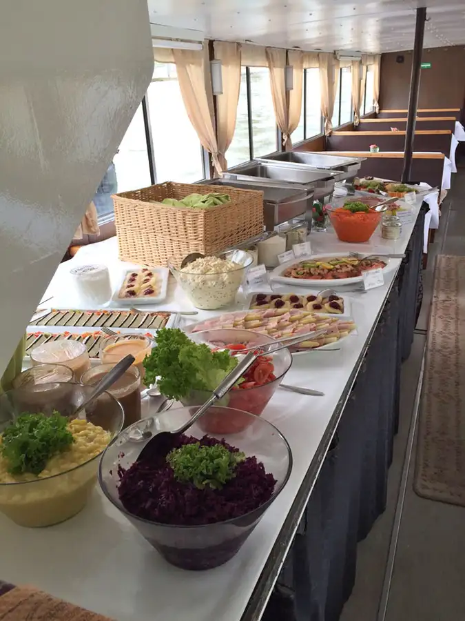 Navă de croazieră de vânzare