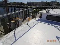 Șalupă de vânzare
