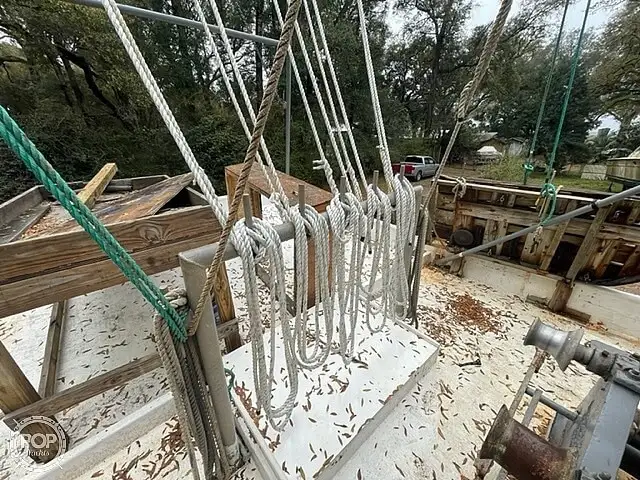 Nava de pescuit tip trauler de vânzare
