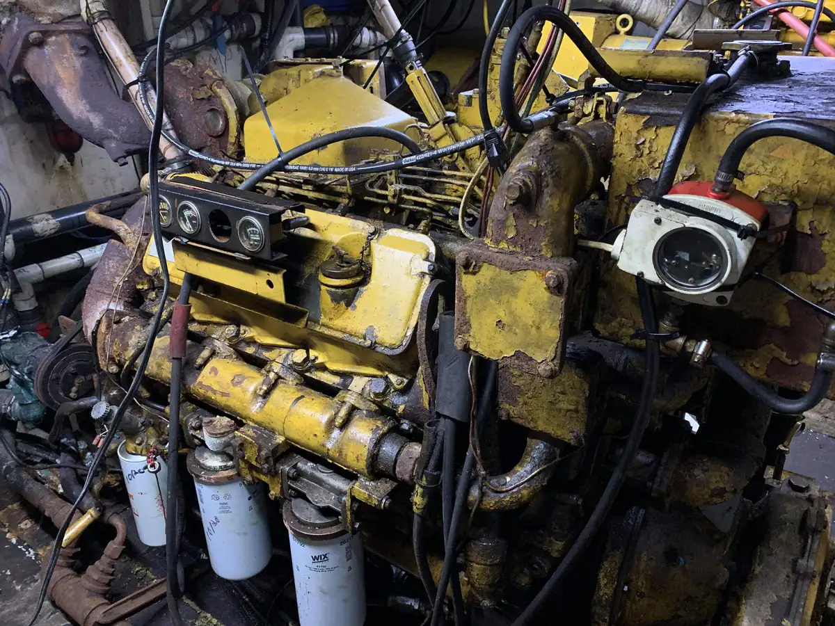 Nava de pescuit tip trauler de vânzare