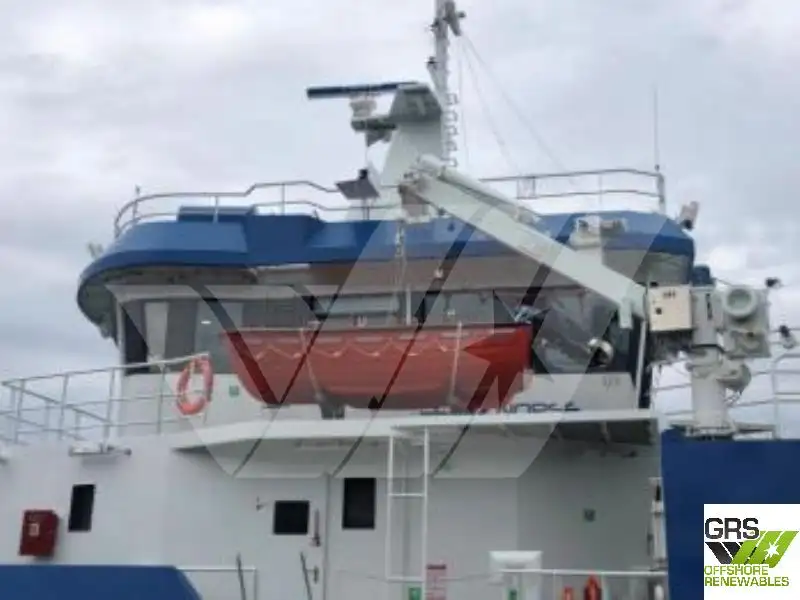 Nava de pescuit tip trauler de vânzare