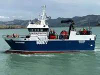 Nava de pescuit tip trauler de vânzare