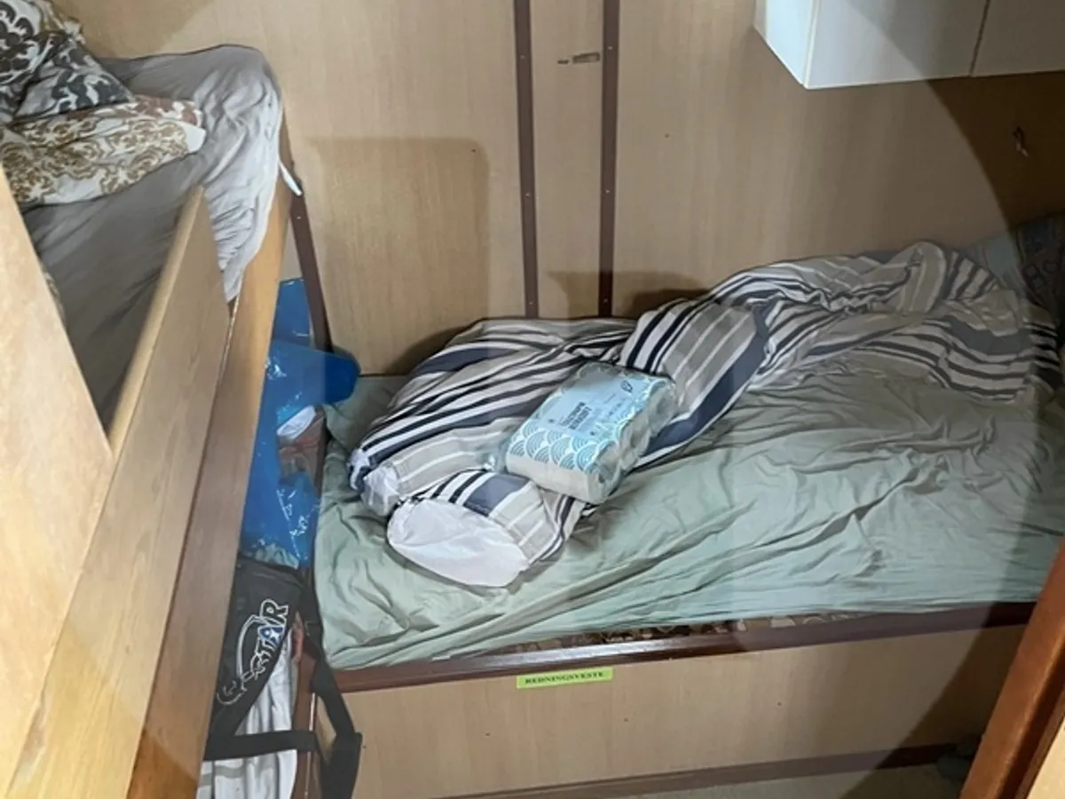 Nava de pescuit cu plase tip traul de vânzare