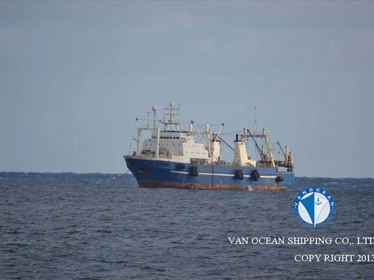 Nava de pescuit tip trauler de vânzare