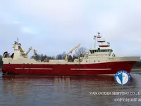 Nava de pescuit tip trauler de vânzare