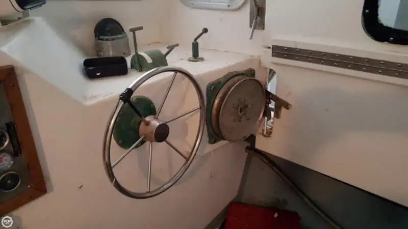Nava de pescuit tip trauler de vânzare