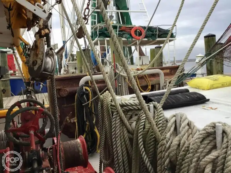 Nava de pescuit tip trauler de vânzare