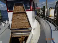 Șalupă de vânzare