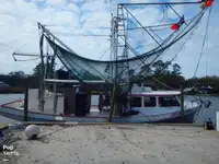 Nava de pescuit tip trauler de vânzare