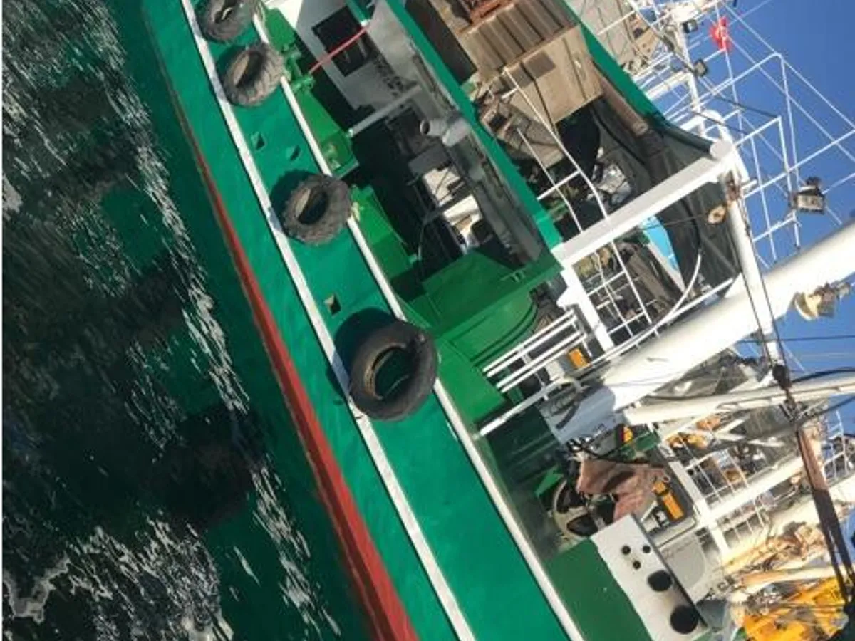 Nava de pescuit cu plase purseine de vânzare