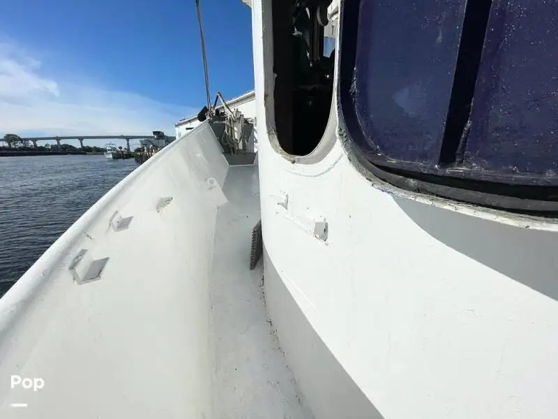 Nava de pescuit tip trauler de vânzare
