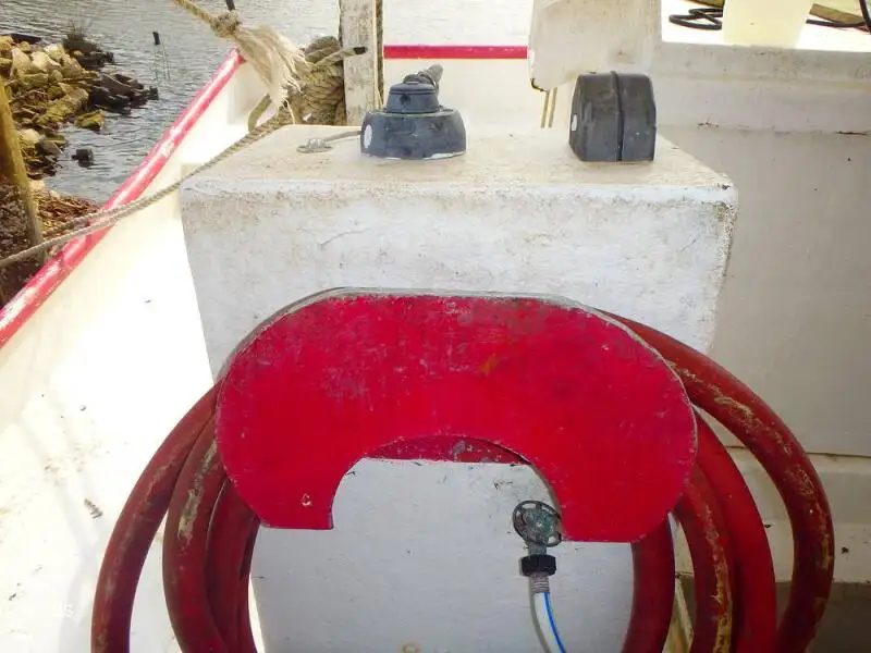 Nava de pescuit tip trauler de vânzare