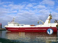Nava de pescuit tip trauler de vânzare